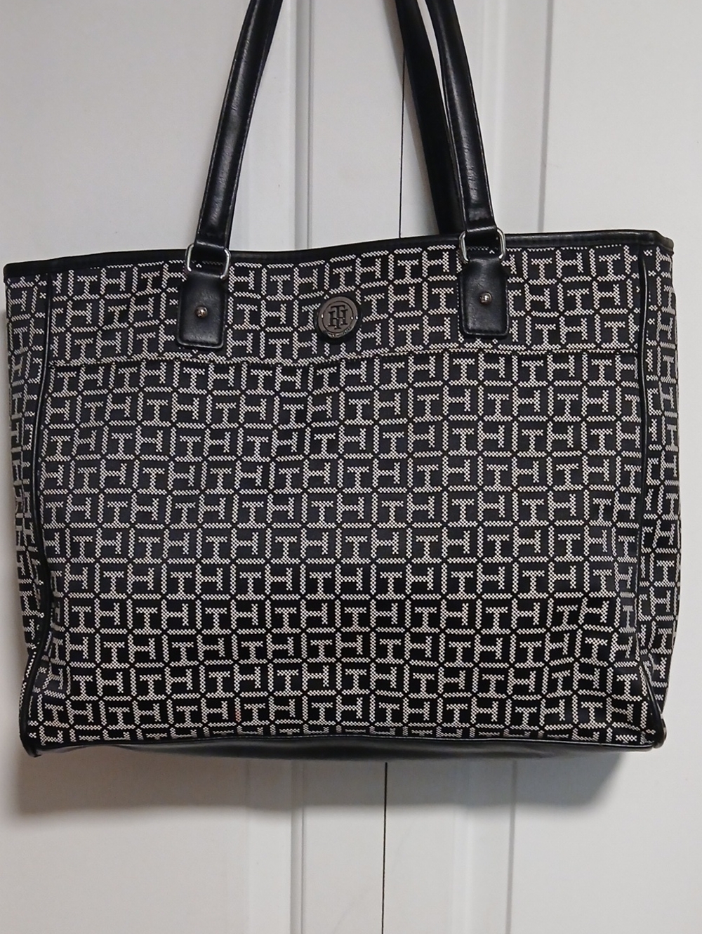Tommy Hilfiger Black & White Logo-Print Tote